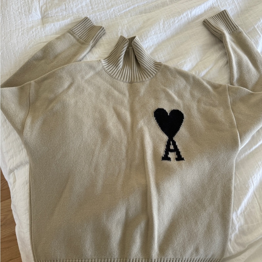 authentic AMI wool Sweater.  Unisex. Size L